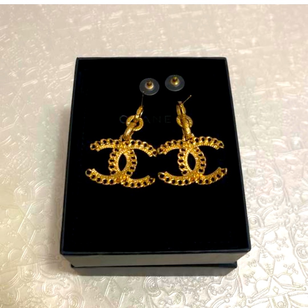 CHANEL Gold Earrings - Picture 3 of 4